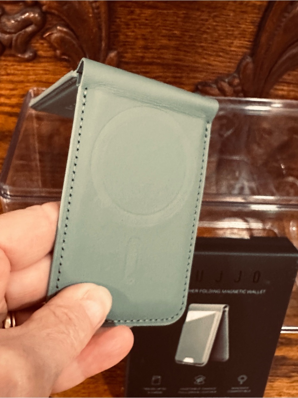 Mujjo Full Leather Folding Magnetic Wallet in Green Smoke - Picture 7 of 7